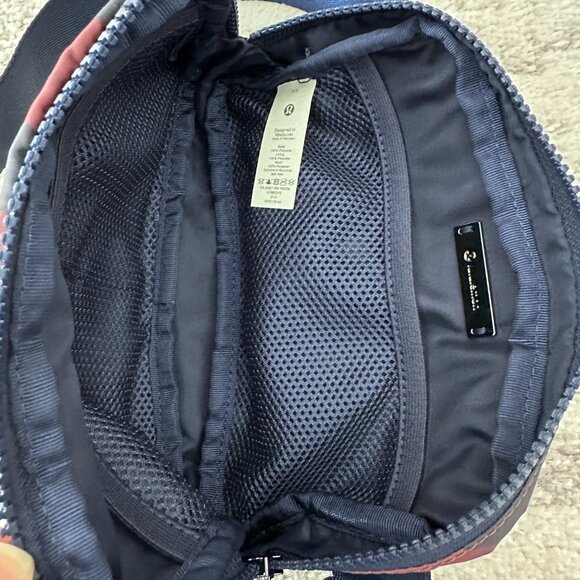 Lululemon Everywhere Belt Bag 1L Camo Smoky Red Night Sea Camo - Picture 5 of 5